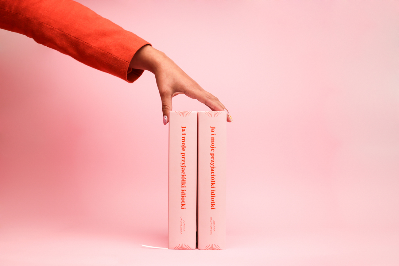Ja i moje przyjaciółki idiotki, a book of Joanna Okuniewska, designed by Gracja Zegarowicz, photographed by Eugenia Wasylczenko